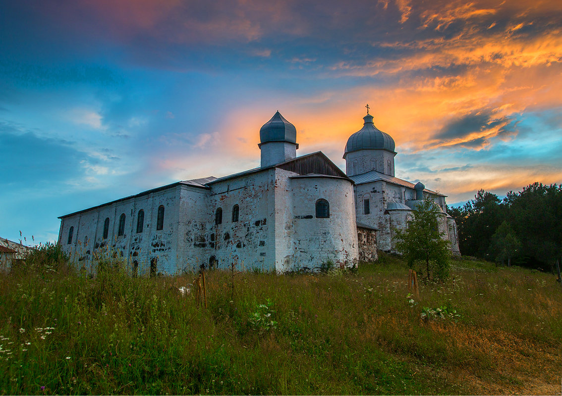 Крестный монастырь - Валентин Кузьмин