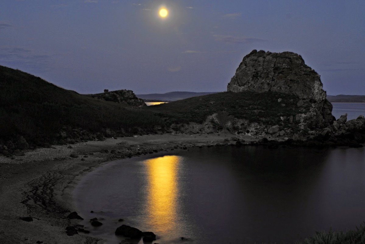 Лунная ночь мыса Зюк.(Крым,море Азовское) - владимир 