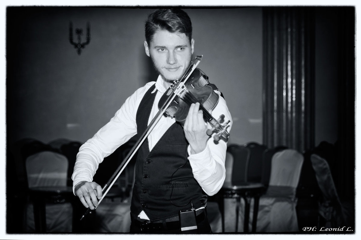 Одинокий скрипач в тёмном зале - Леонид Лунгу
