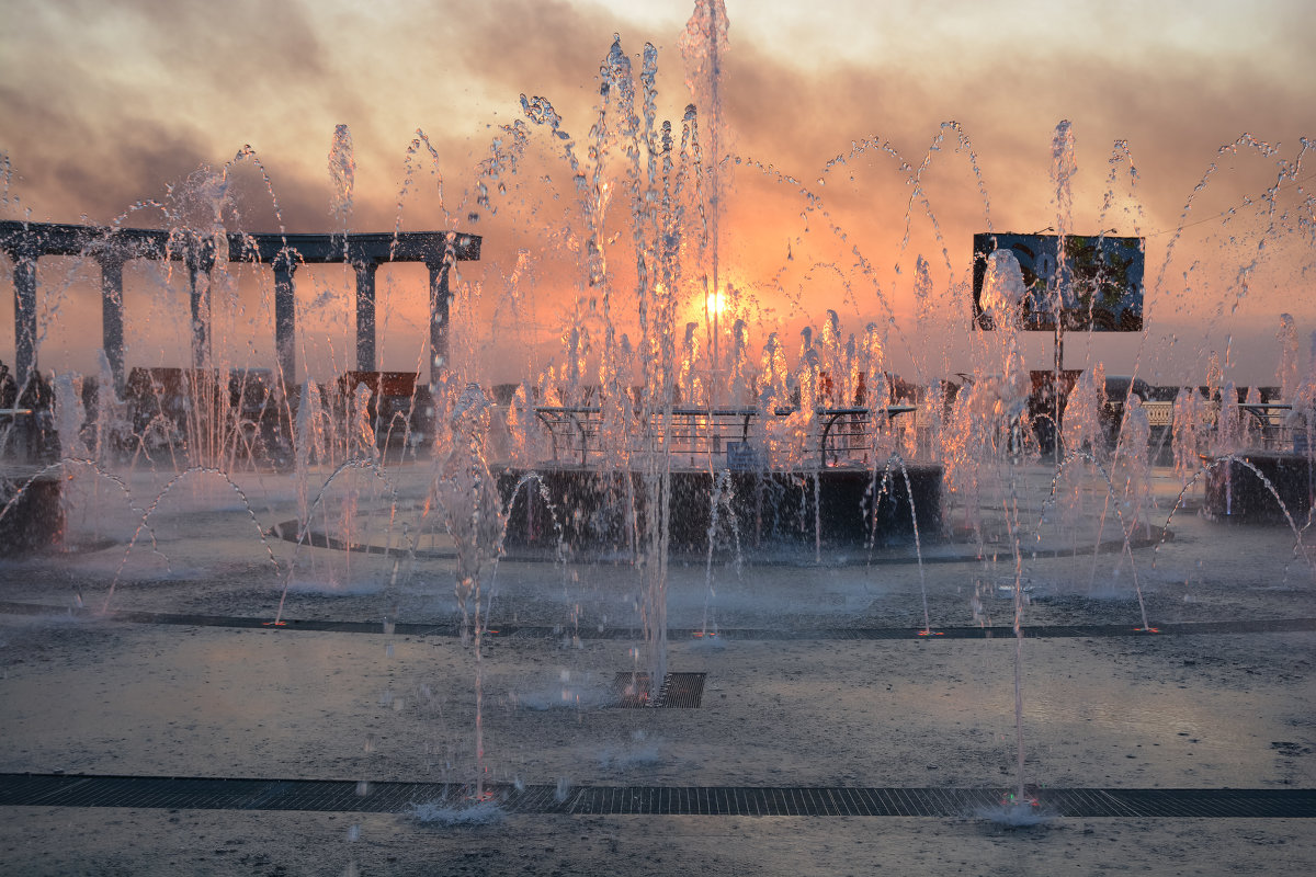 фонтан в лучах заката - Светлана Бурлина
