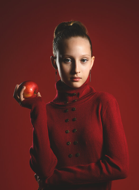Девочка с яблоком - Ирина Власова