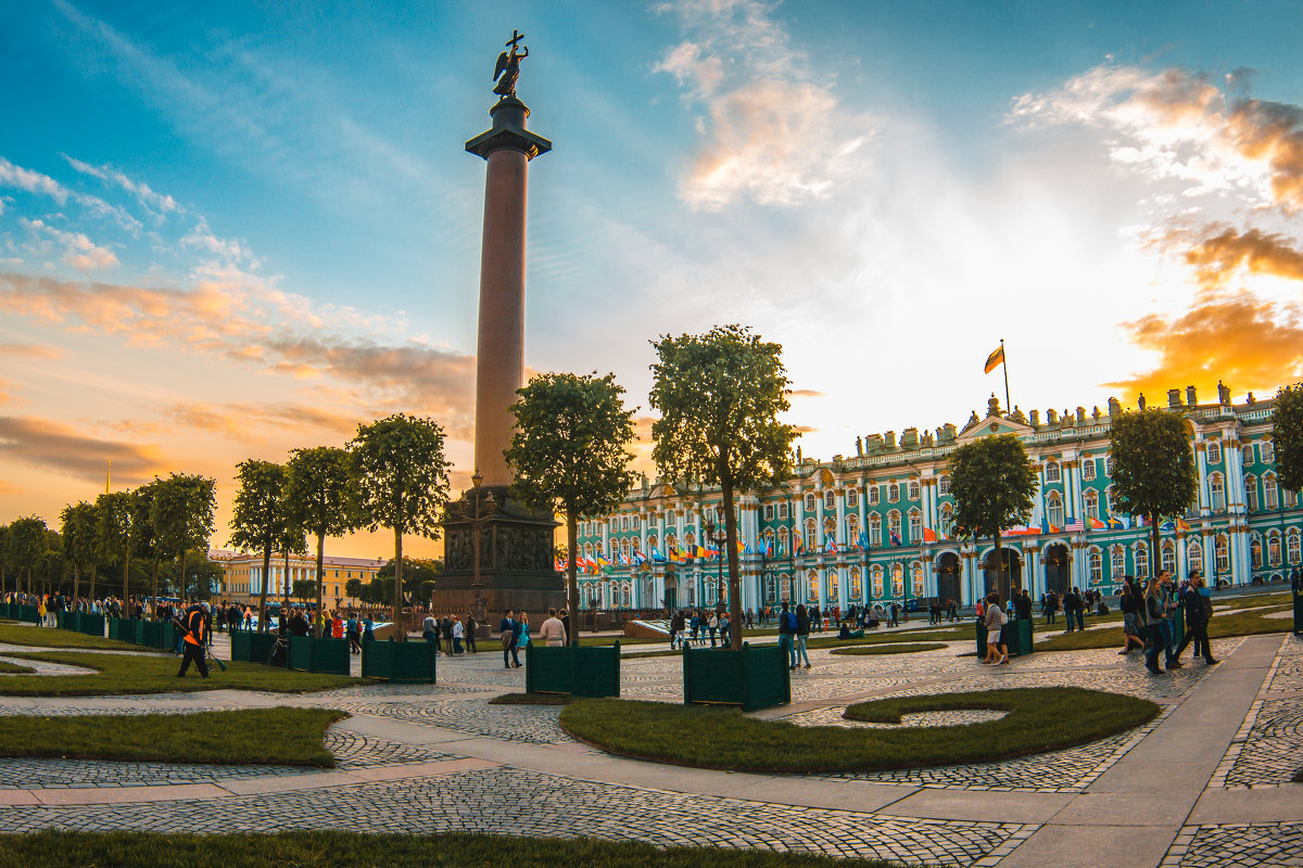 Парк на Дворцовой площади - Валентин Емельянов