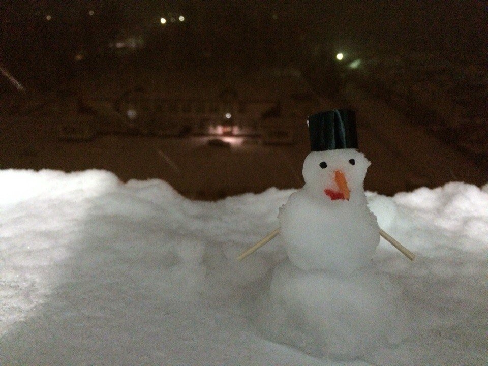 Снеговик на подоконнике - Мариам Тонеян