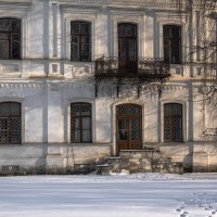Дом с балконом :: Константин Фролов
