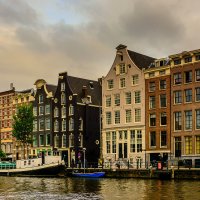 Амстердам в красках холодного лета. :: юрий 