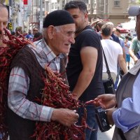 Продавец перца. Стамбул ,площадь Таксим  26.06.1016 :: Лариса Журавлева