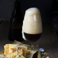 Стопка сырных печеньев и стакан темного пива :: Светлана Конат