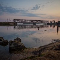 Вечерний пейзаж с мостом. :: Сергей Офицер