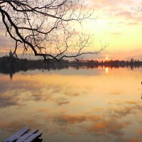 Закат над озером :: Анатолий Мо Ка