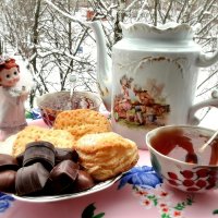 Чаепитие на веранде при снежной погоде :: Александр Бойченко