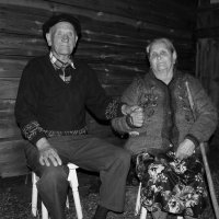 Бабушка рядышком с дедушкой! :: ольга Жданова