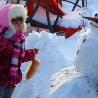 Первая встреча со снеговиком. :: Svetlana Sakr