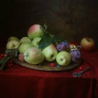 Светятся яблоки спелостью лета :: Марина Филатова 