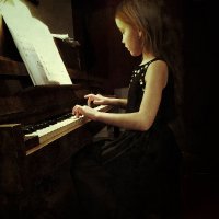 Маленькая пианистка :: Виктория Логинова