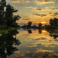 Закат на реке возле Женского монастыря. Недалеко от г.Новая Каховка :: Андрей Черненко