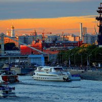 ЗАКАТ  НА  МОСКВА - РЕКЕ . :: Гераскин  Вадим  Георгиевич 