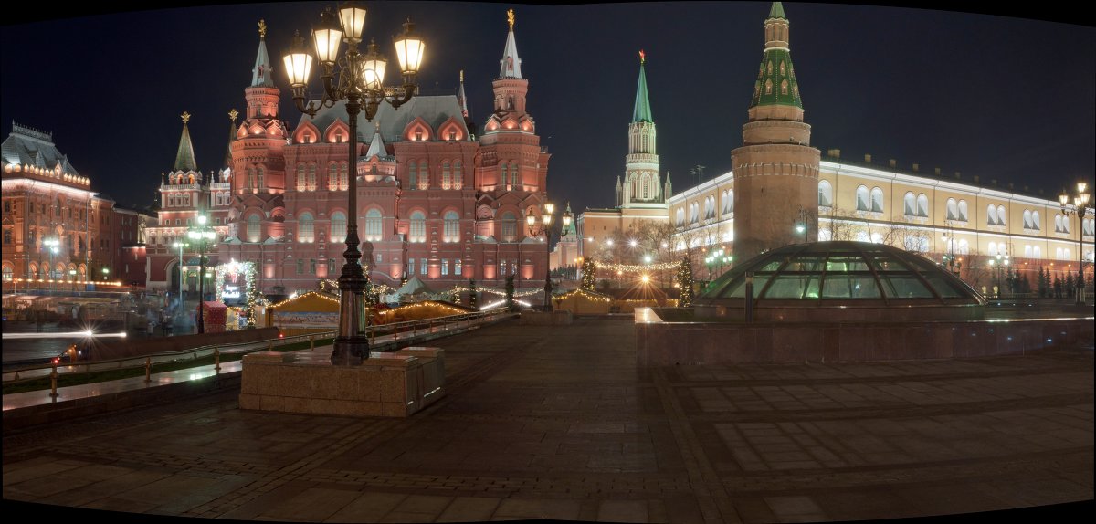 Ночью на Манежной площади - Александр Лебедев