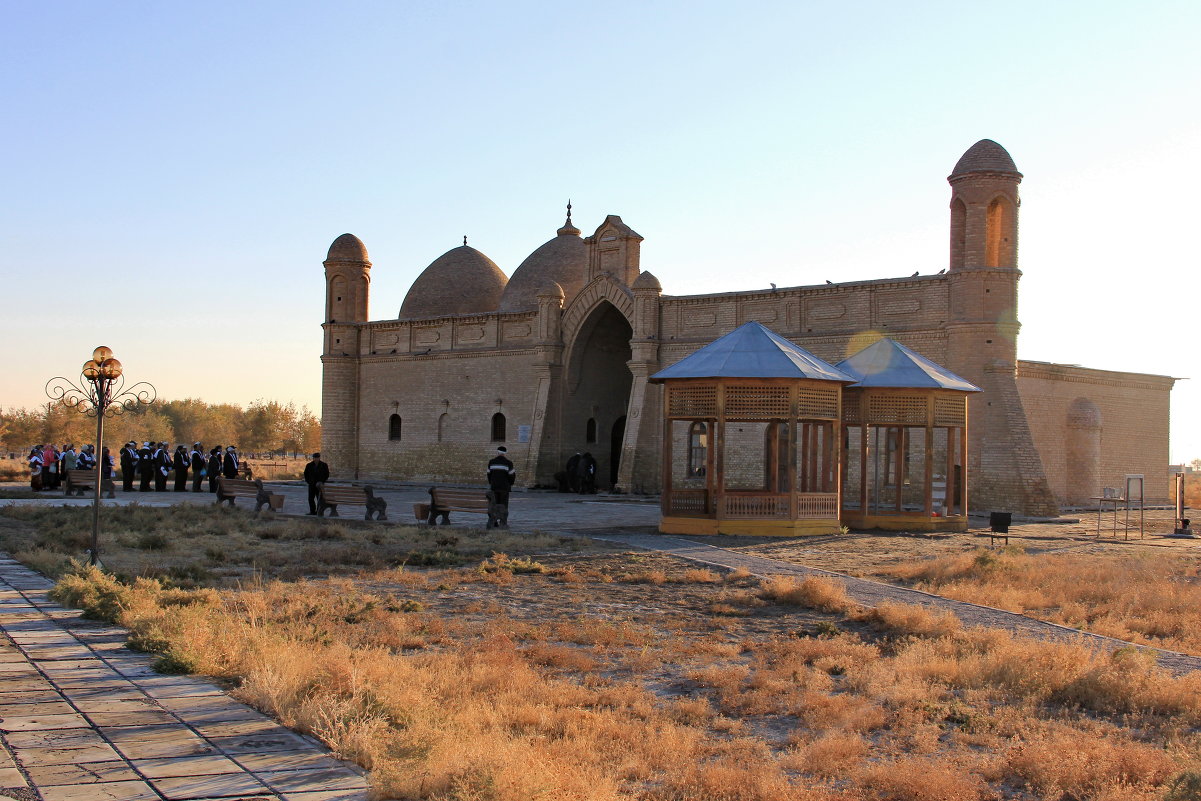 Мавзолей Арыстанбаба, 12 век, перестроен в 1907 году - Марина Бухарина