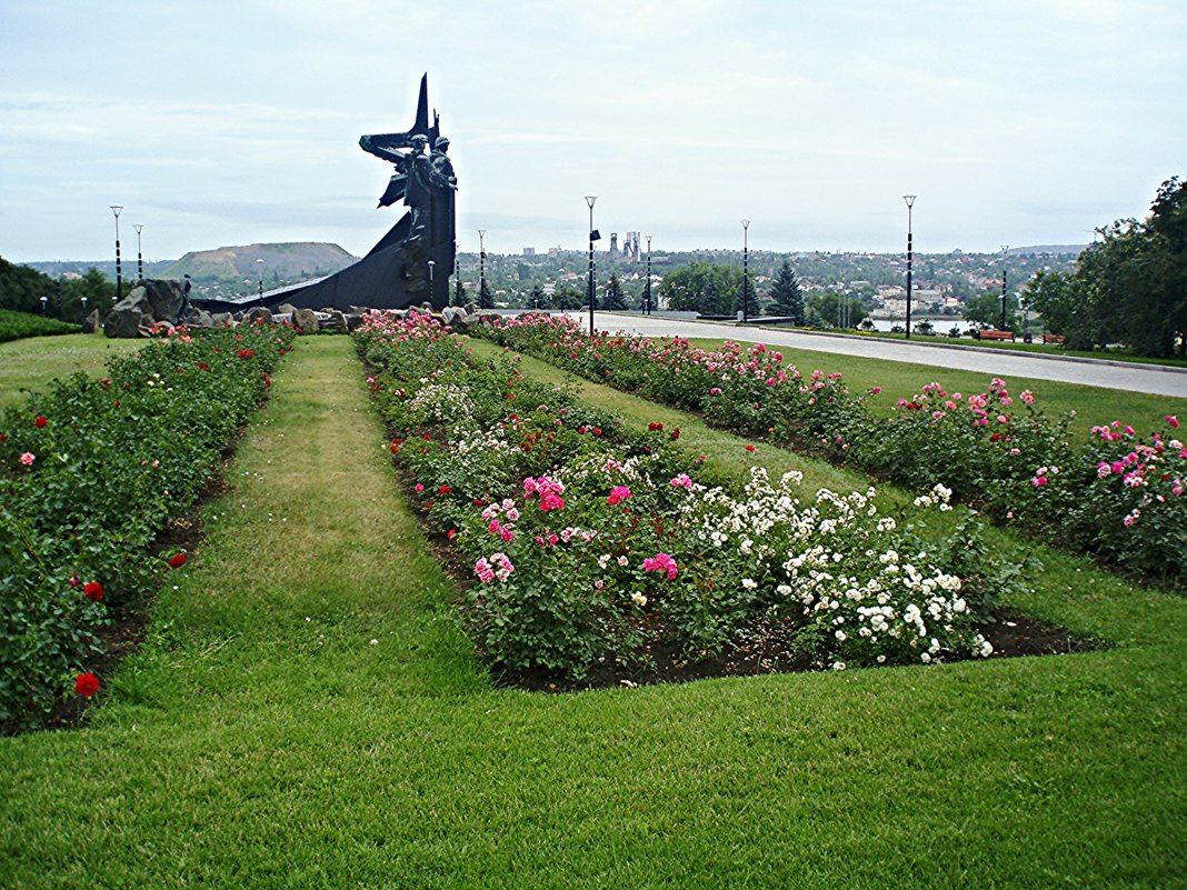 Памятник Освободителям Донбасса - Тамара Зеленюк