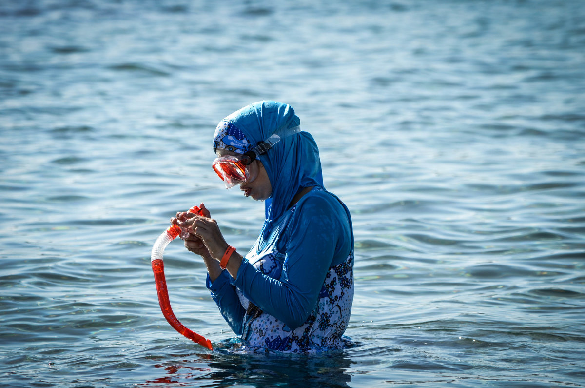 Арабские девушки тоже купаются - Наталья Елгина