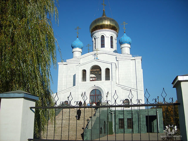 Смоленск. Церковь Святых Новомучеников Российских. Вид со стороны центрального входа. - Vladimir Krivoyvan
