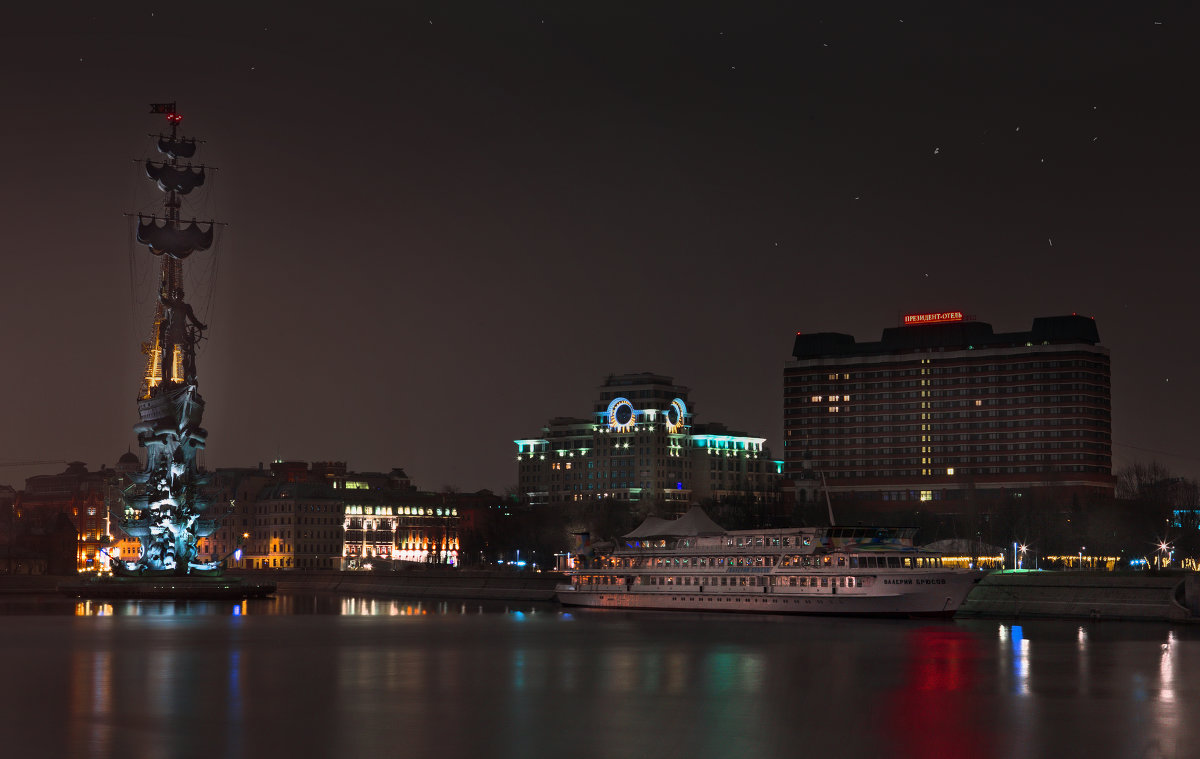 моя столица ночная москва(памятник петру и президент отель) - юрий макаров