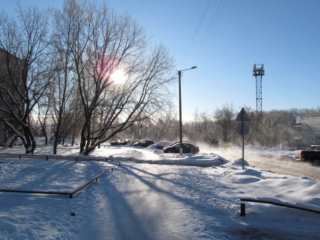 Зимнее солнце на ул. Дерендяева, 2014-01-24 - Сергей Ткаченко