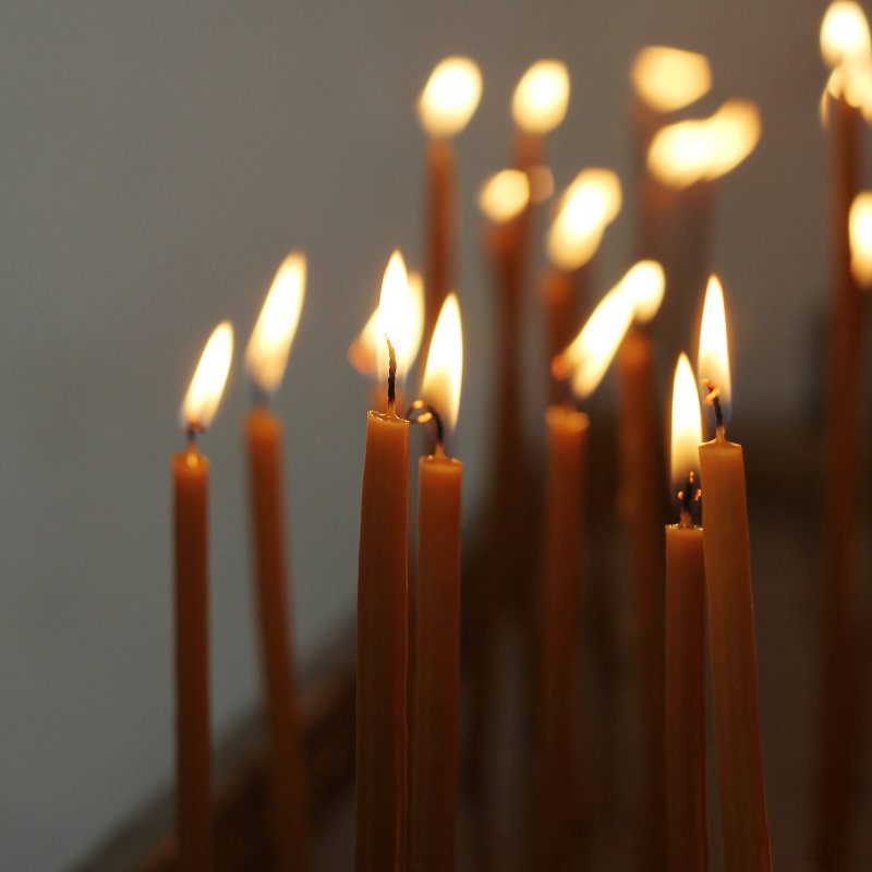 Свечи в Храме православной церкви 12-ти апостолов - Таня Мокряк