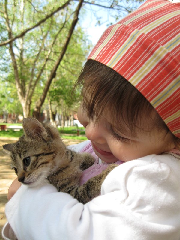 девочка с котёнком - Николай Юрьев