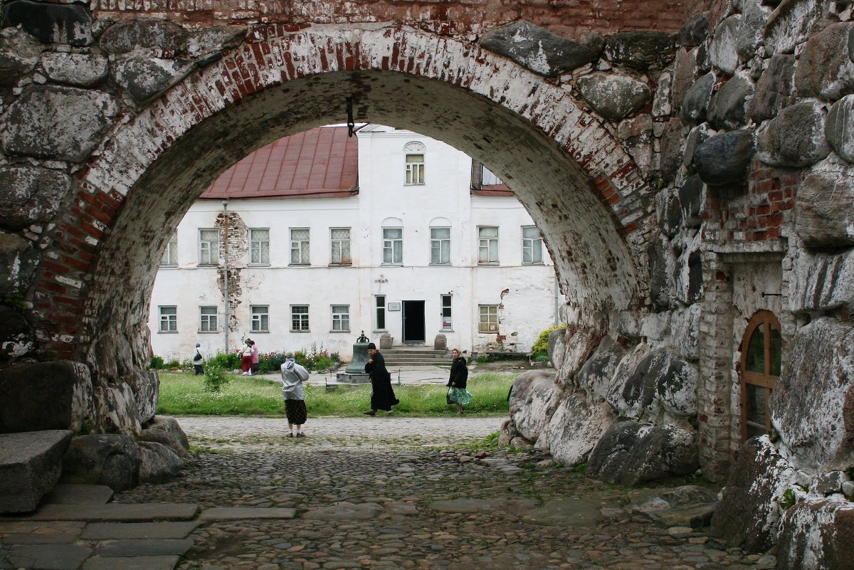 Внутренний двор Соловецкого монастыря - Владимир Дмитриев