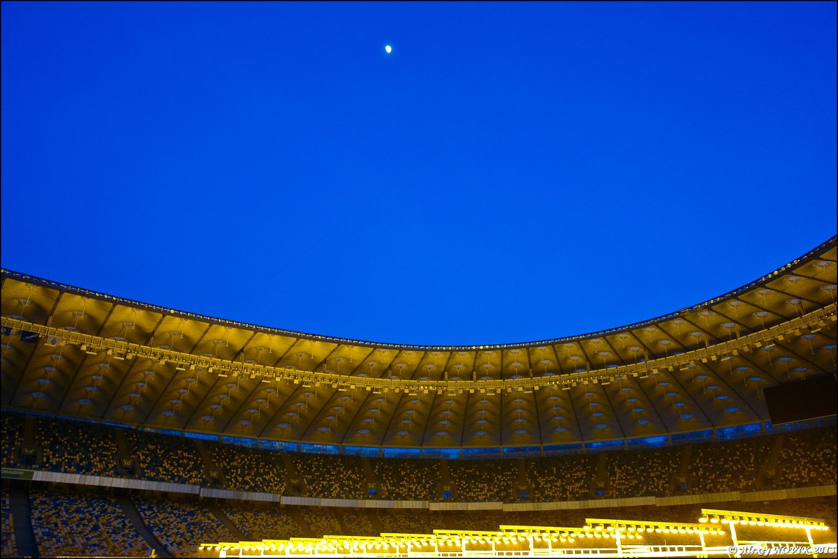 Луна над Олимпийским - Алексей Новик