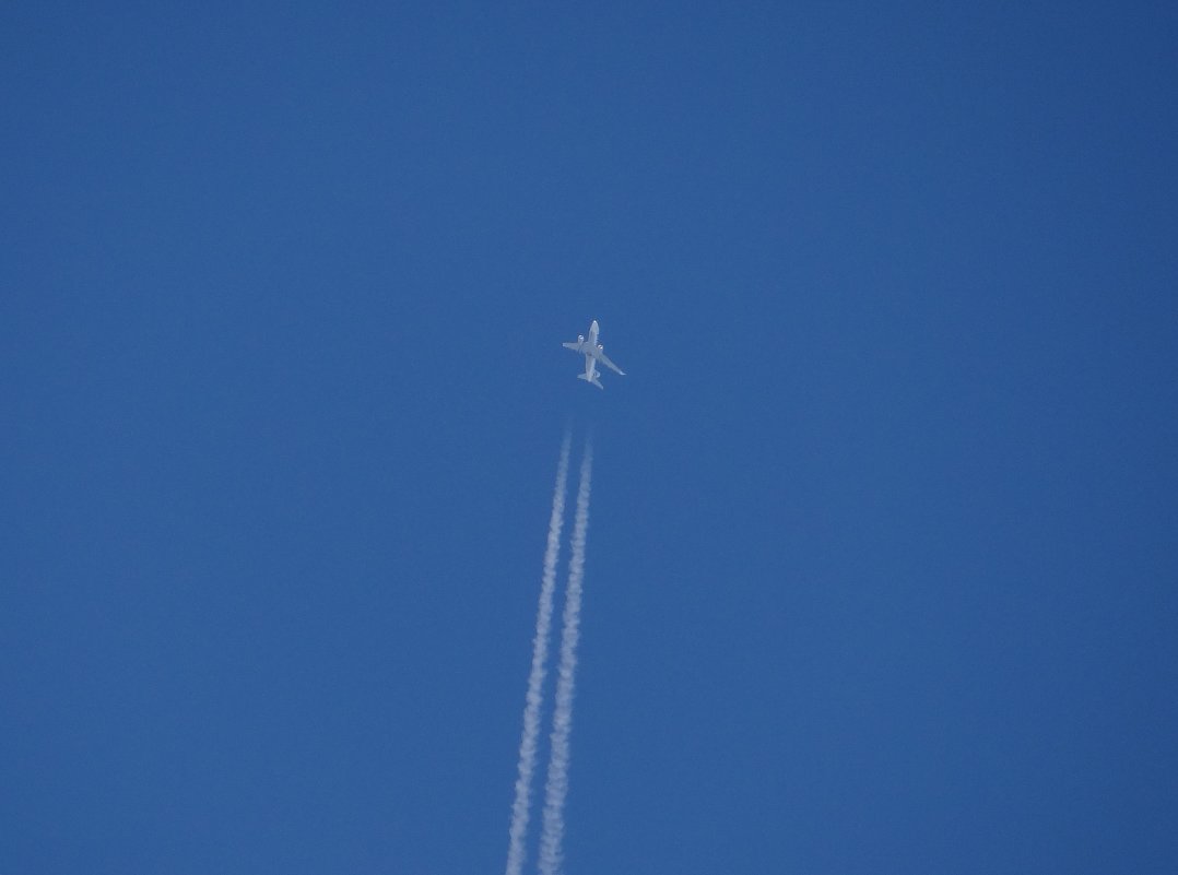 ....в небе голубом и чистом, летчик набирает высоту.... - Latypov 