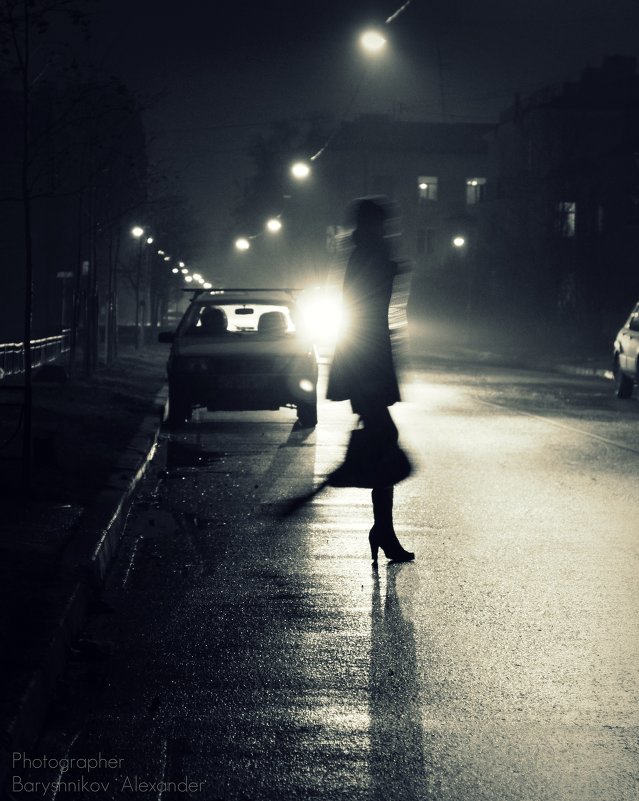 девушка в ночном переулке - Александр Барышников