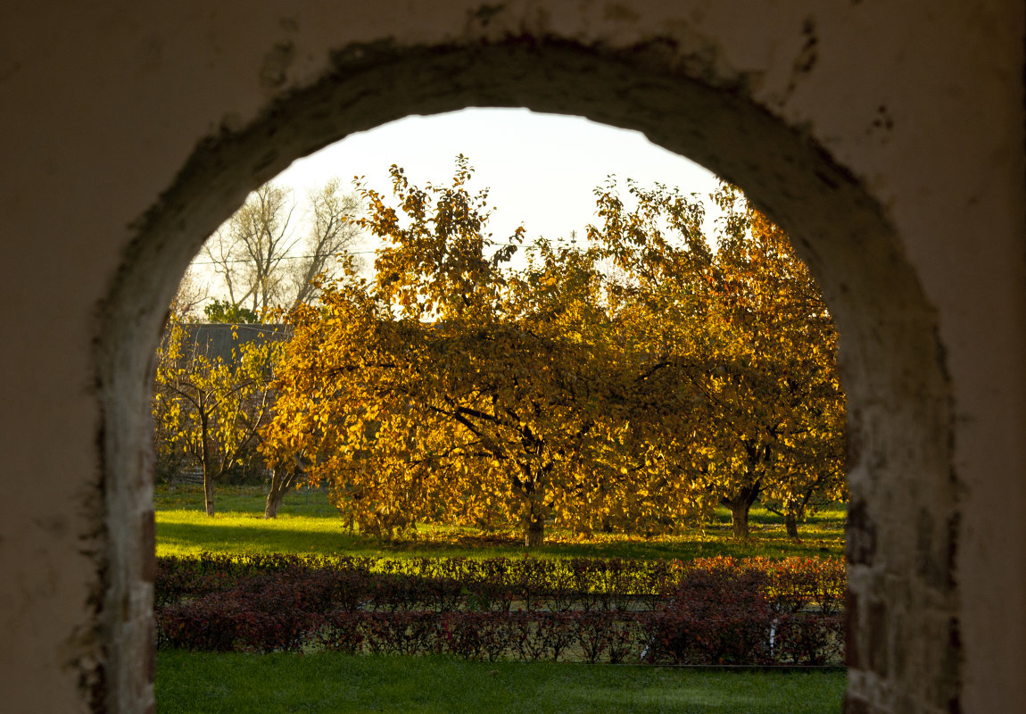 Дверь в осенний сад - Люба Мельник