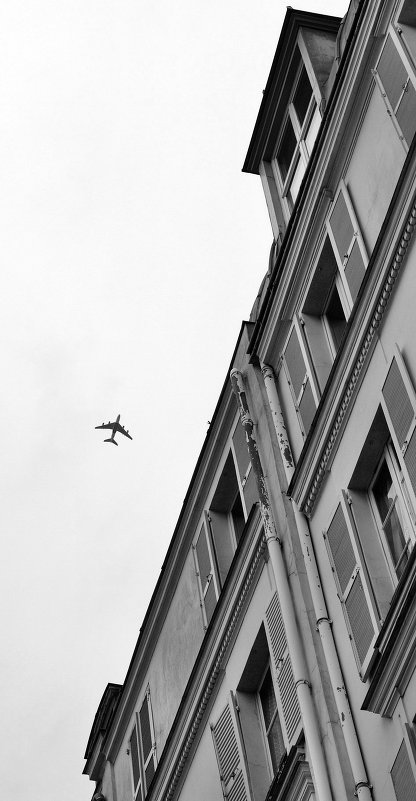 Самолет над Монмартром - Михаил Малец