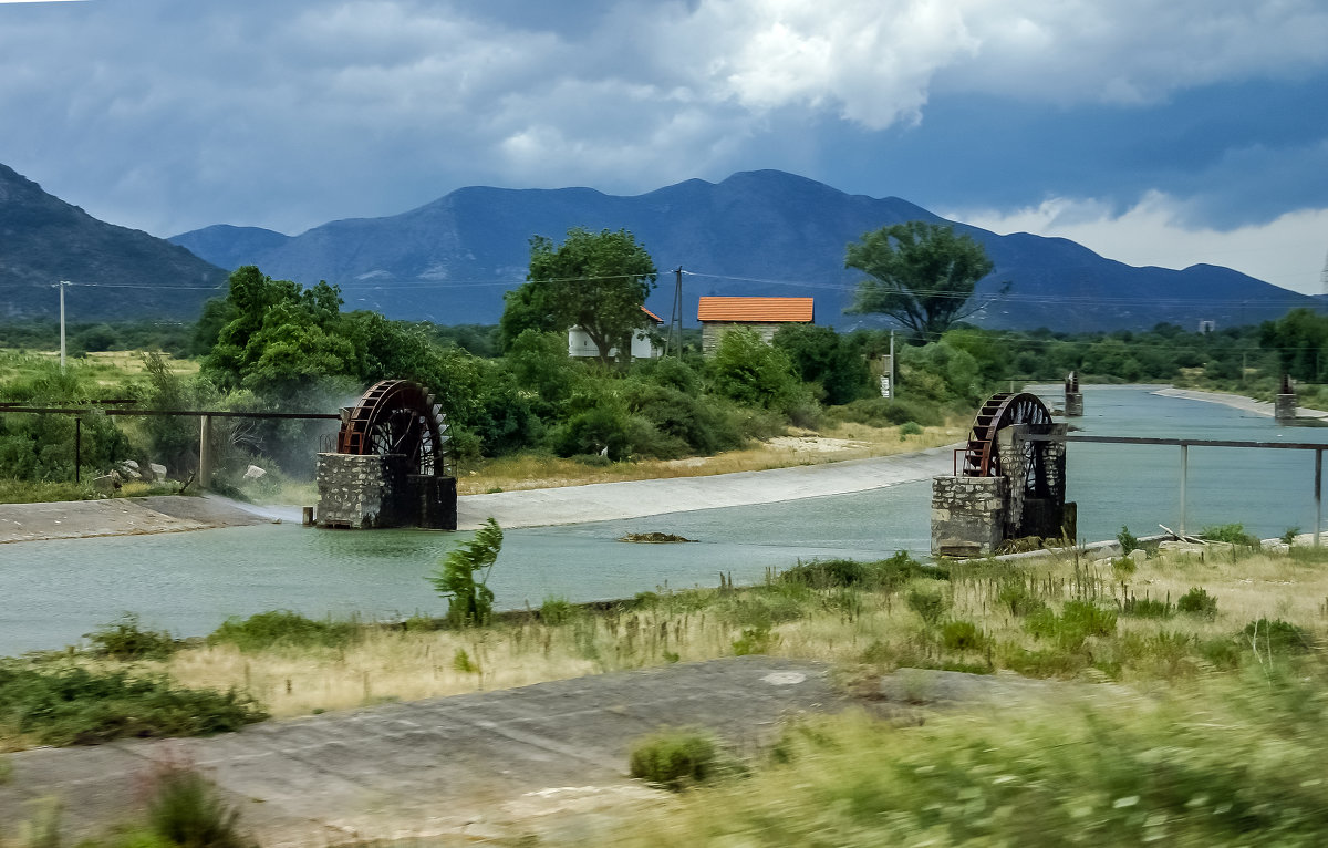 Водяные колёса на реке в Черногории - Алексей Окунеев