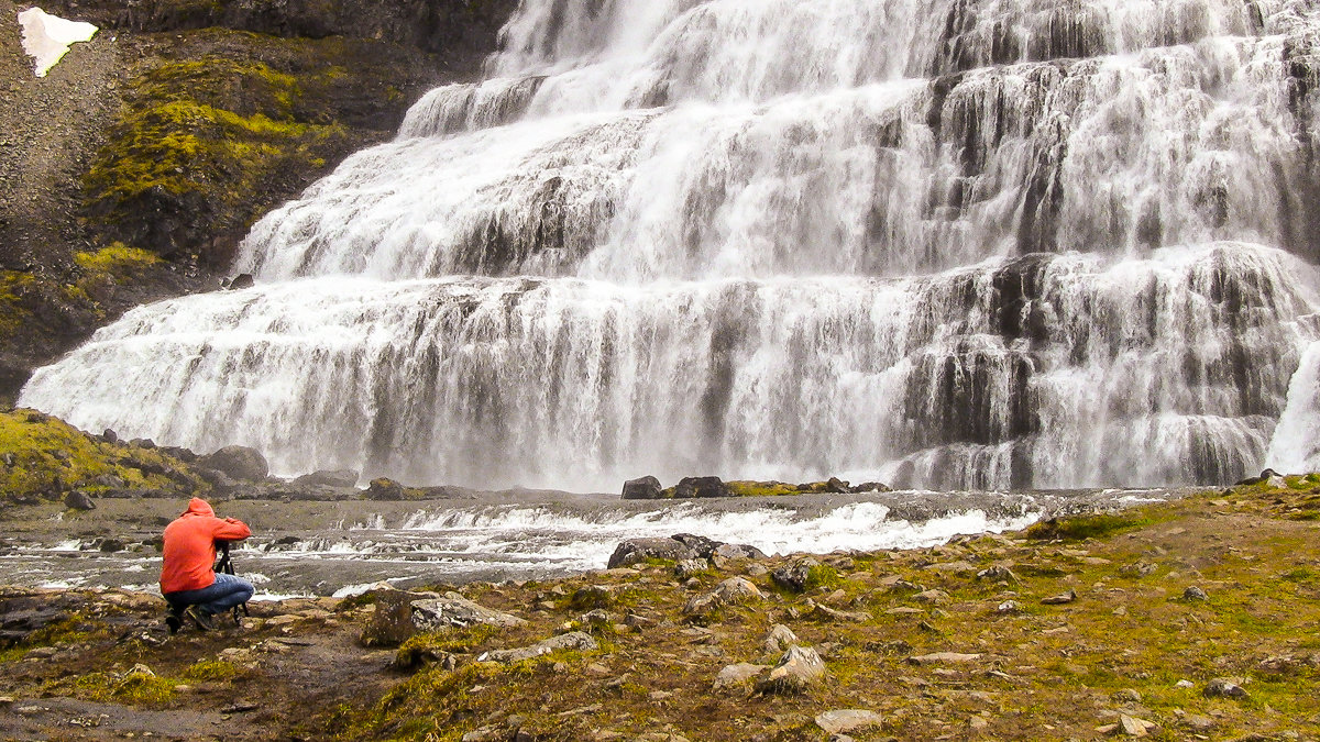 в процессе съемки водопада Диньянди в Исландии. - Вячеслав Ковригин