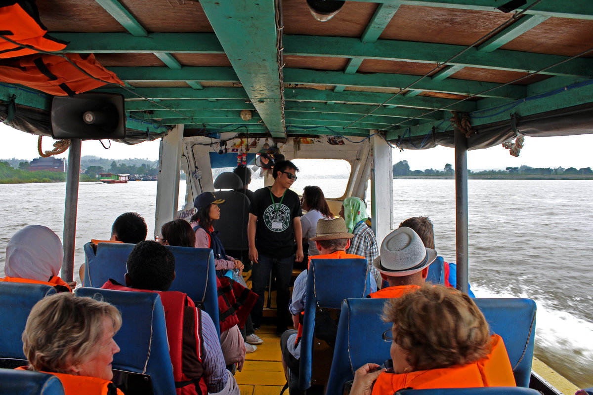Таиланд. Экскурсия по реке Меконг. Стык трех стран: Таиланда , Мьянмы и Лаоса - Владимир Шибинский