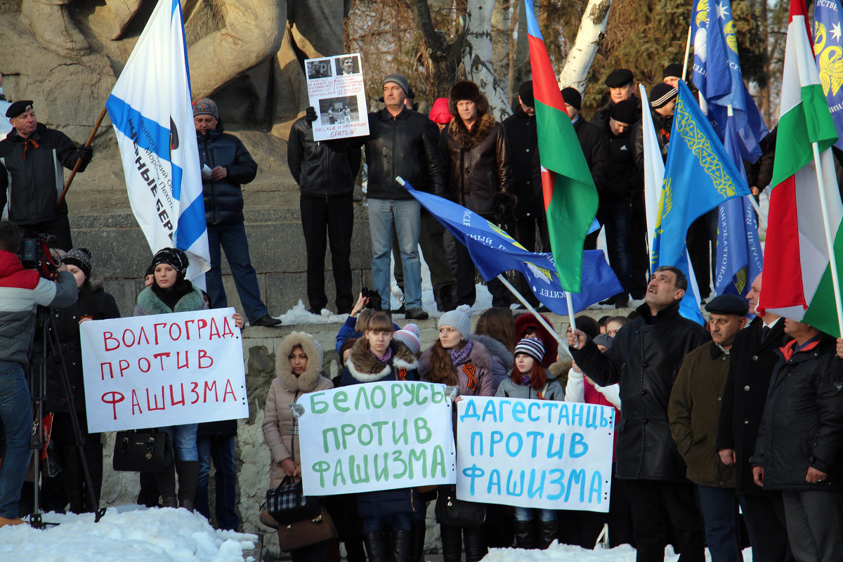 На Мамаевом кургане прошел митинг в поддержку Крыма - Dr. Olver