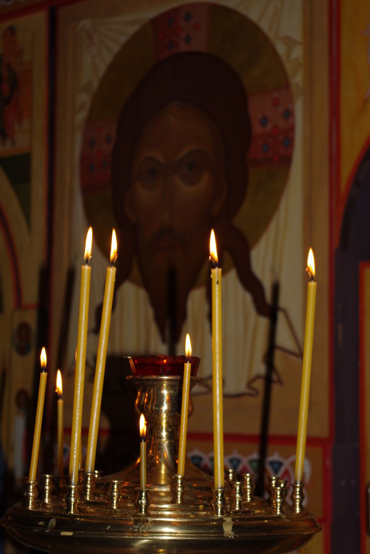 Под ликами святых и Бога гляжу с волненьем на свечу... - Алена Щитова