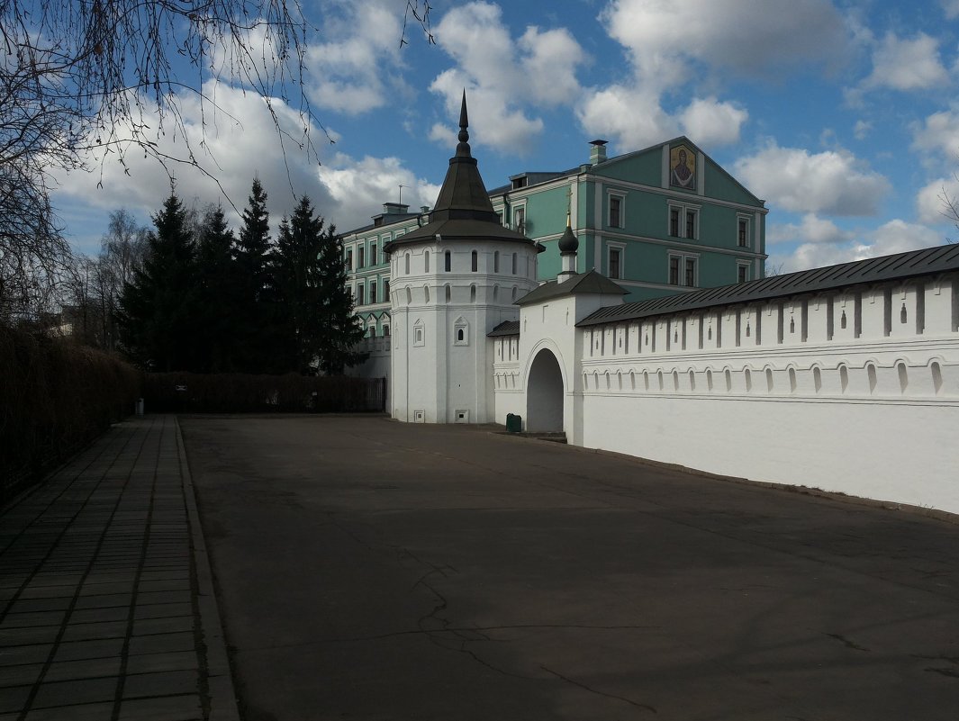 Стена и башня Свято-Данилова монастыря - Владимир Прокофьев