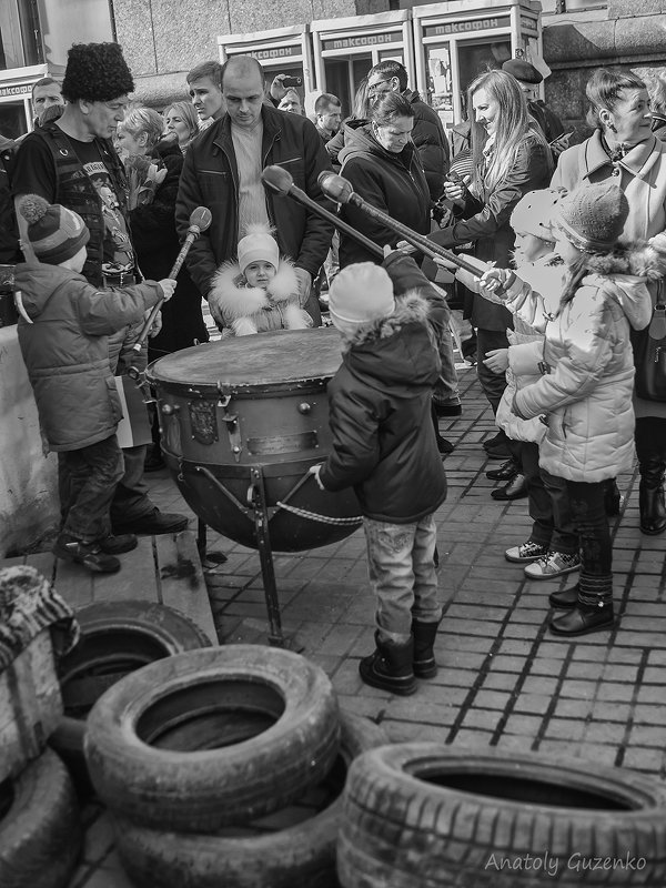 Бум бум,прикол для родителей,которые приводят детей на Майдан. - Анатолий Гузенко