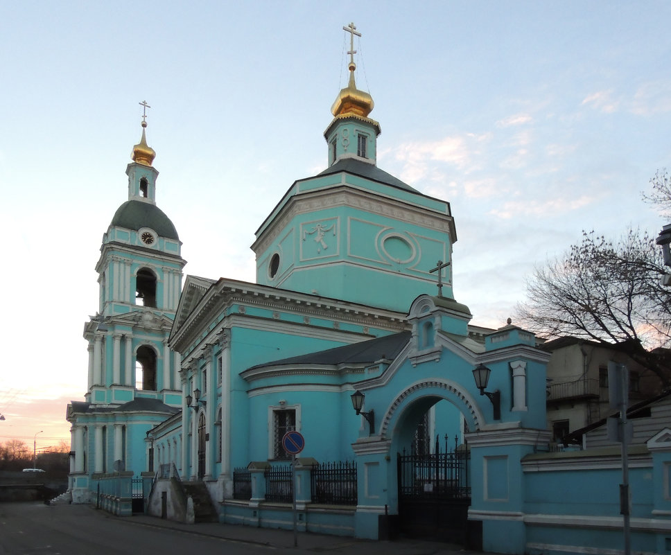 Живоначальная Троица Церковь Москва