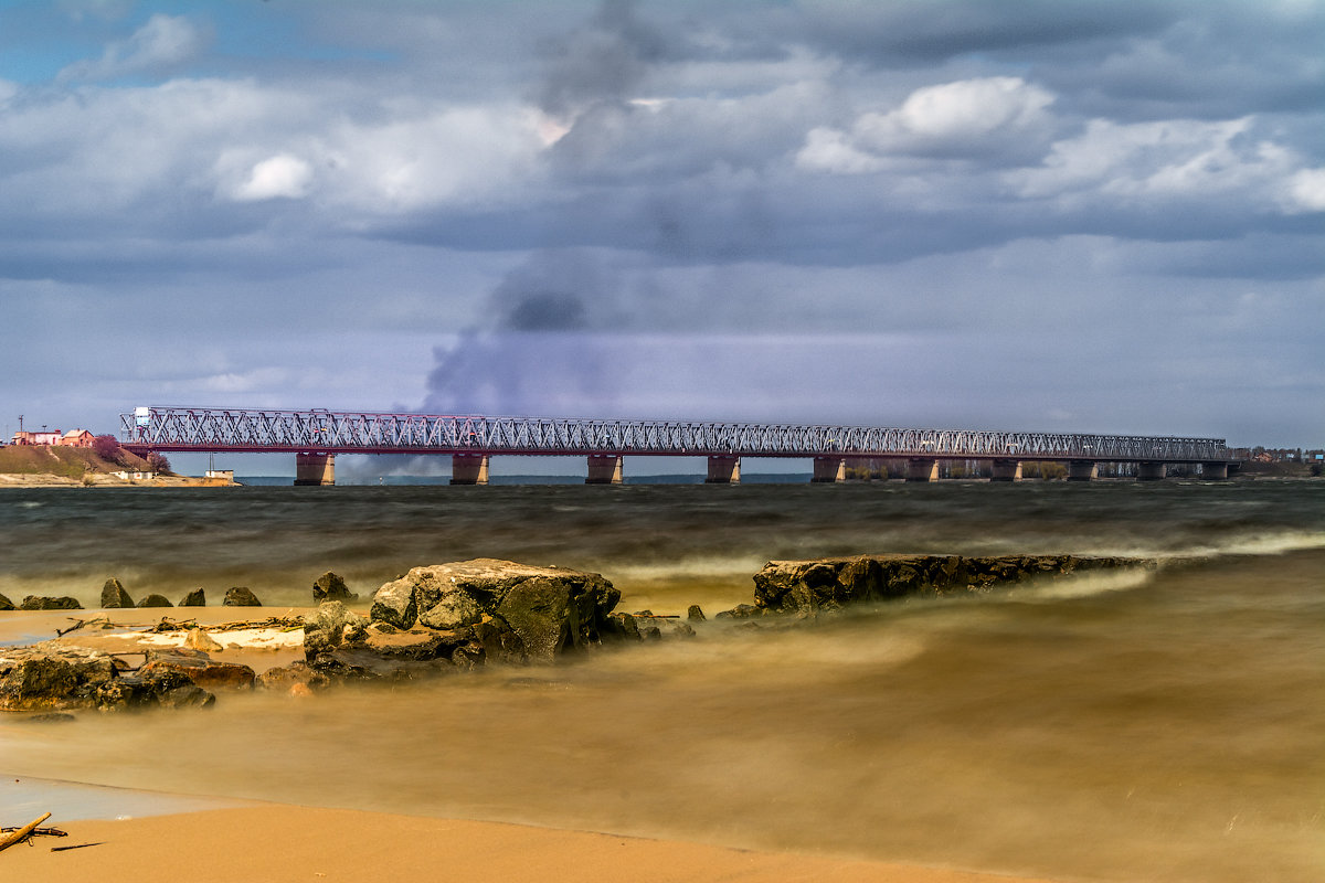 Мост через реку - Павел 