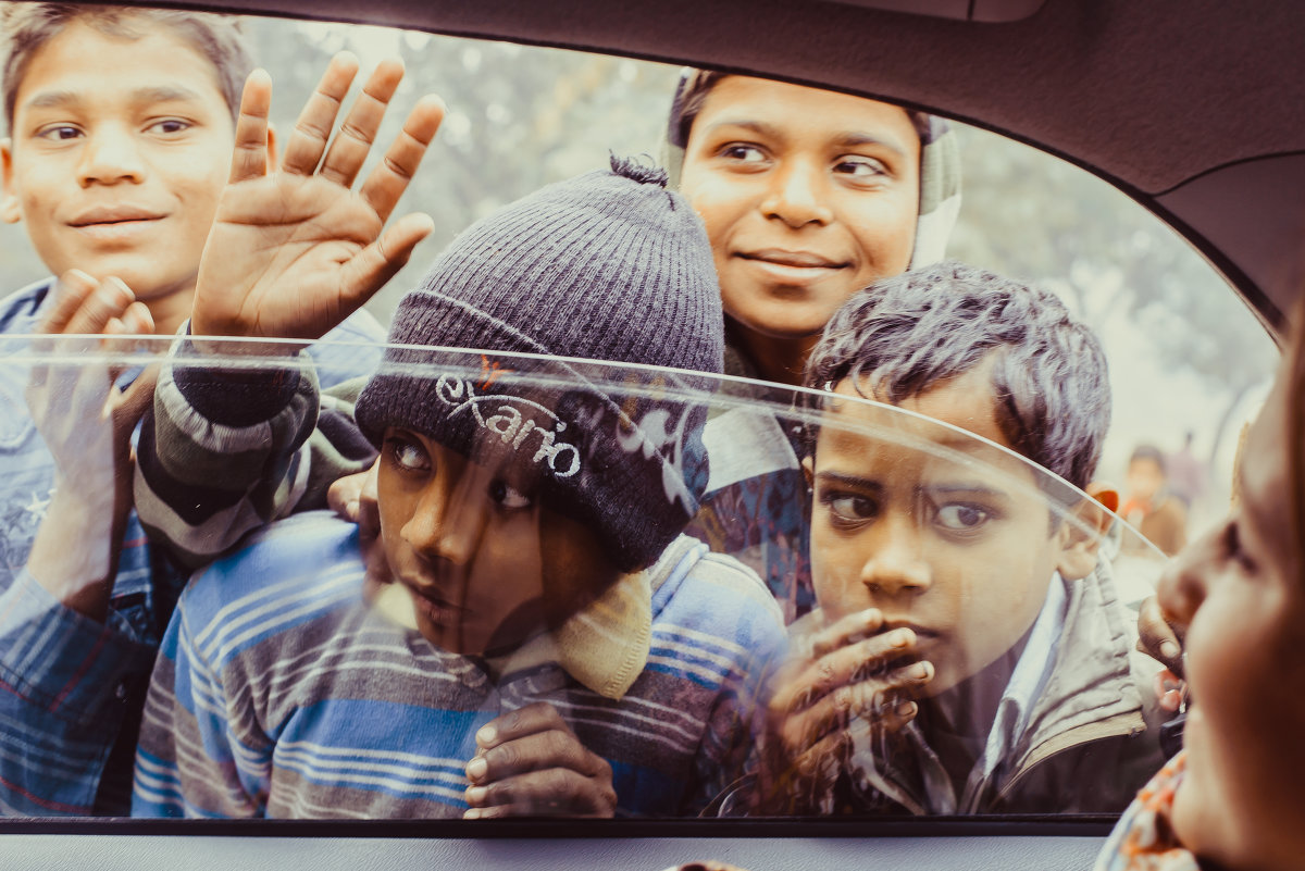 Дети за стеклом лимузина, Индия - Максим Музалевский