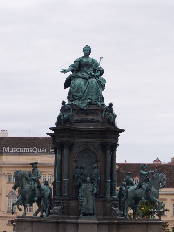 Памятник императрице Марии Терезии. - Инна C