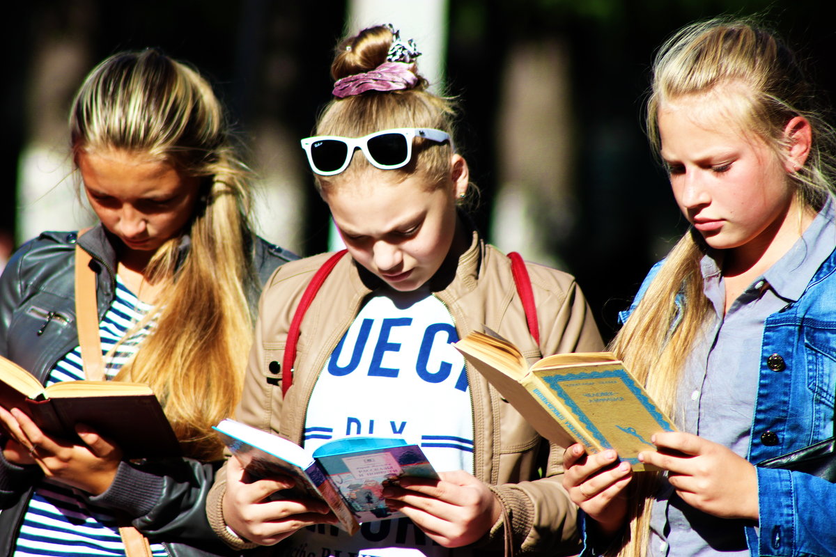 Дети читают на улице - Poliano4ka Poliano4ka
