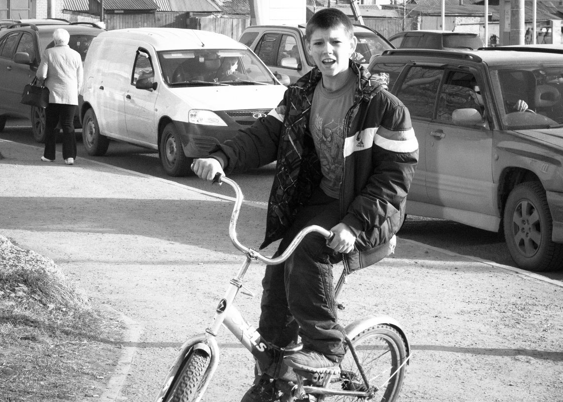 Мальчик на велосипеде - Сергей Черепанов