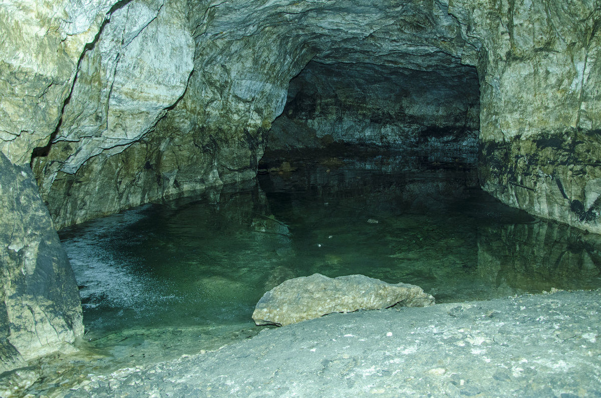Озеро в пещере - Юлия Микшина