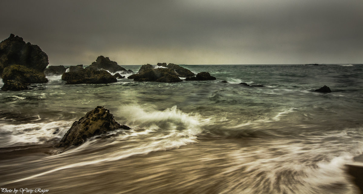 Santa Cruz beach. Portugal - Yuriy Rogov